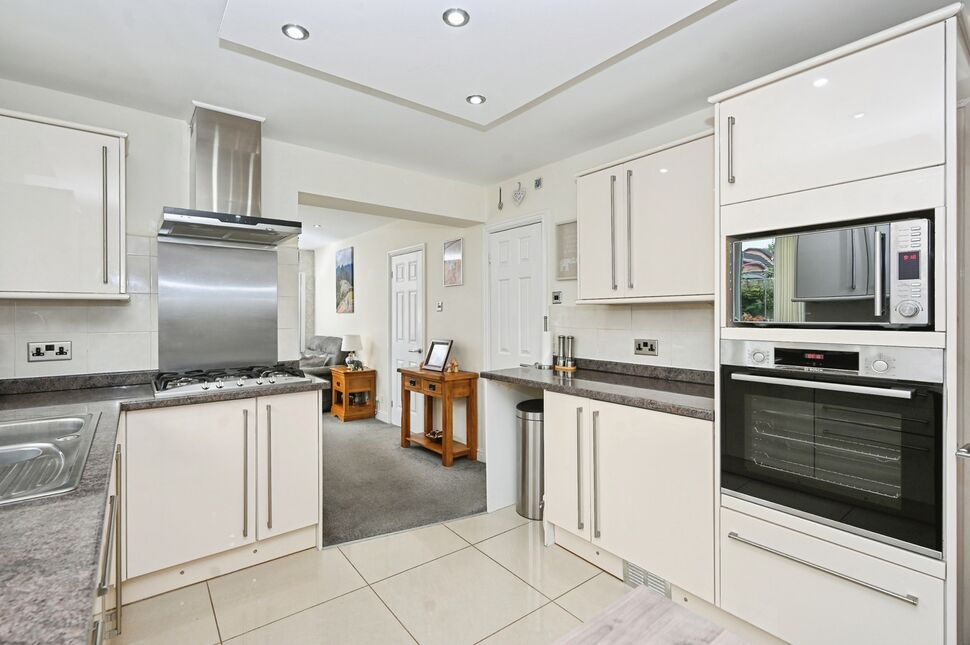 Kitchen / Breakfast Area