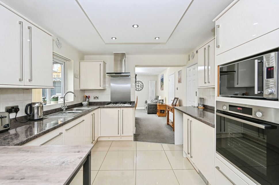 Kitchen / Breakfast Area