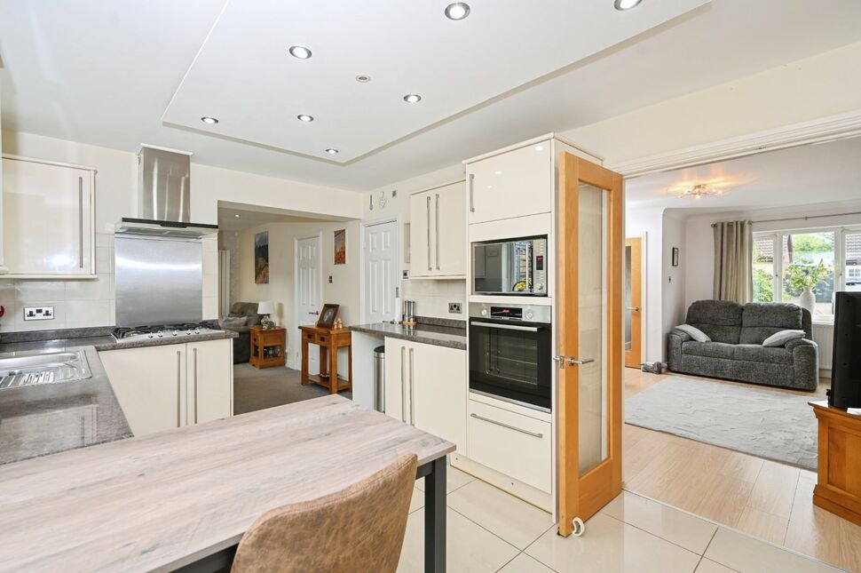 Kitchen / Breakfast Area