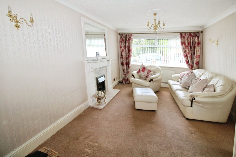Lounge / Dining Area