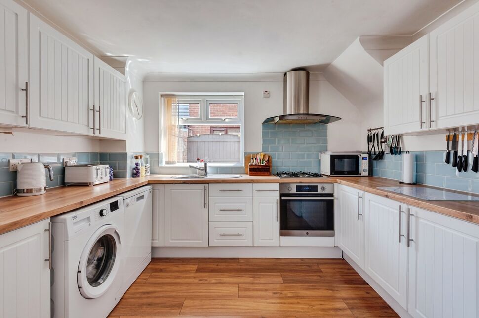 Kitchen / Dining Area