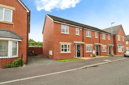 Aitken Way, 2 bedroom End Terrace House for sale, £180,000