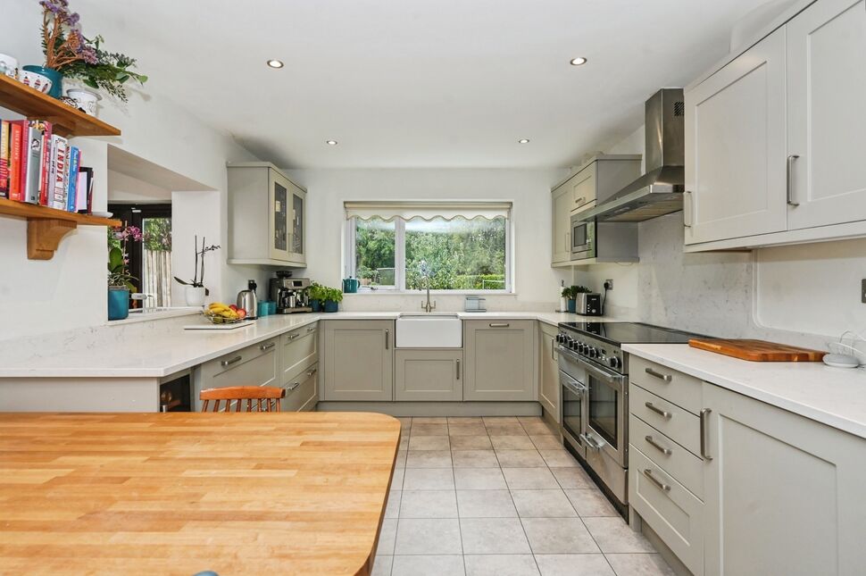 Kitchen / Breakfast Area