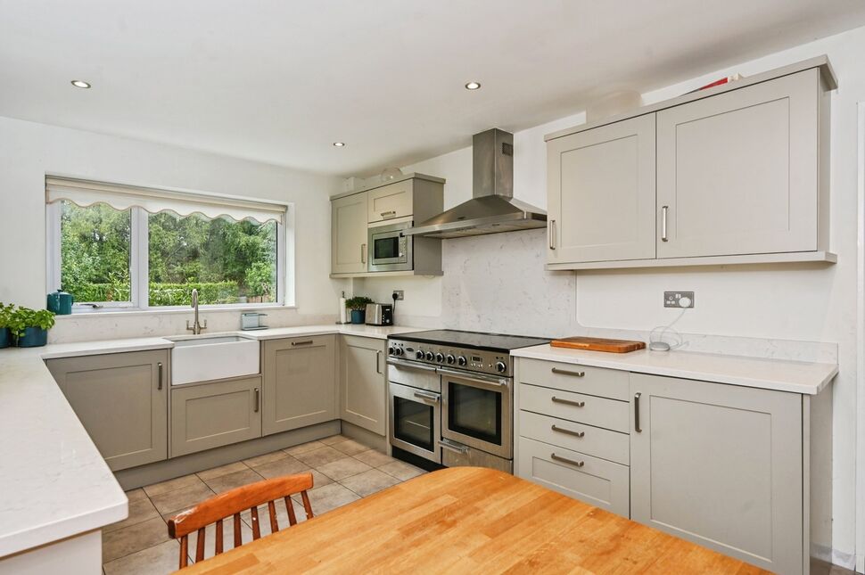 Kitchen / Breakfast Area