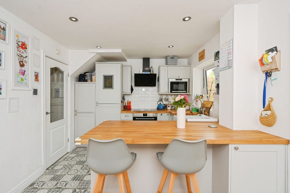 Kitchen / Dining Area