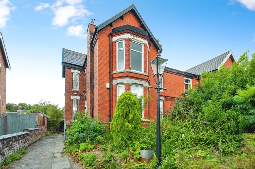 5 bedroom Semi Detached House for sale