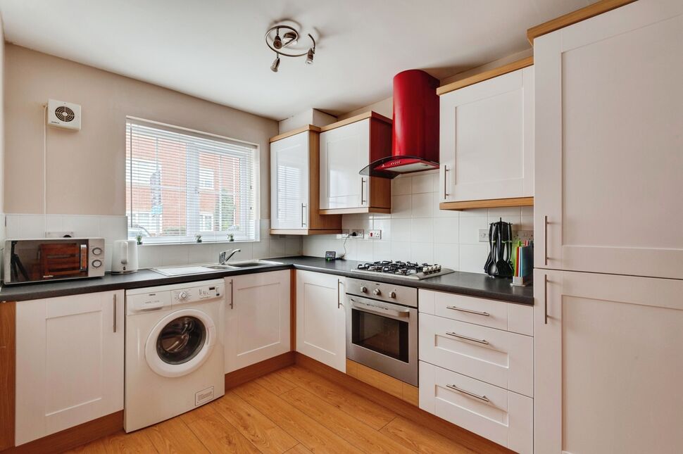Kitchen / Dining Area