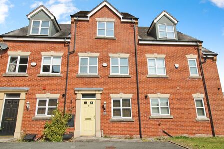3 bedroom Mid Terrace House for sale