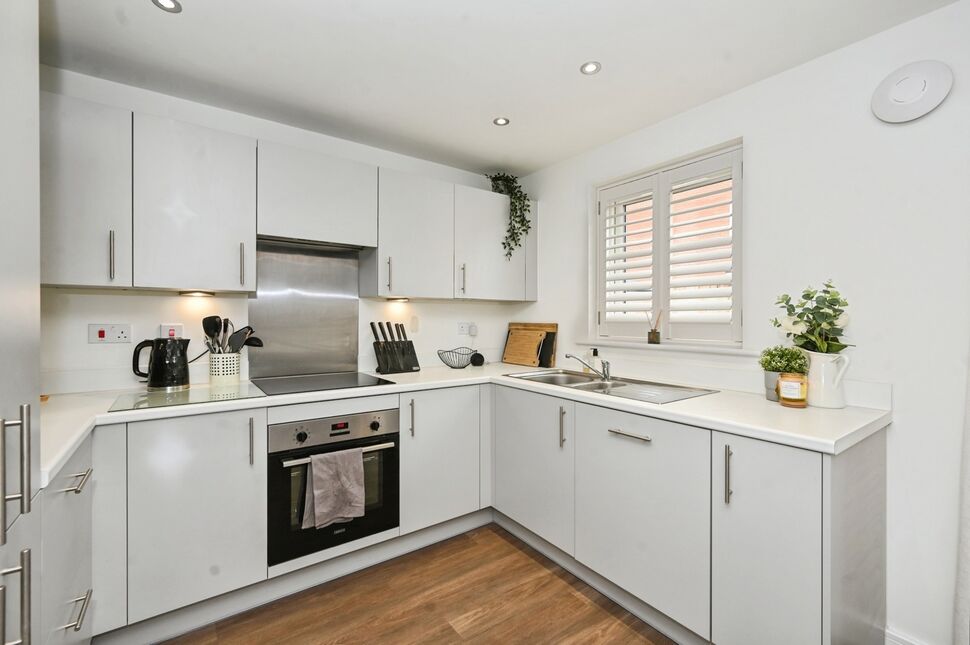 Kitchen / Dining Area