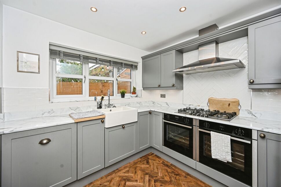Kitchen / Dining Area