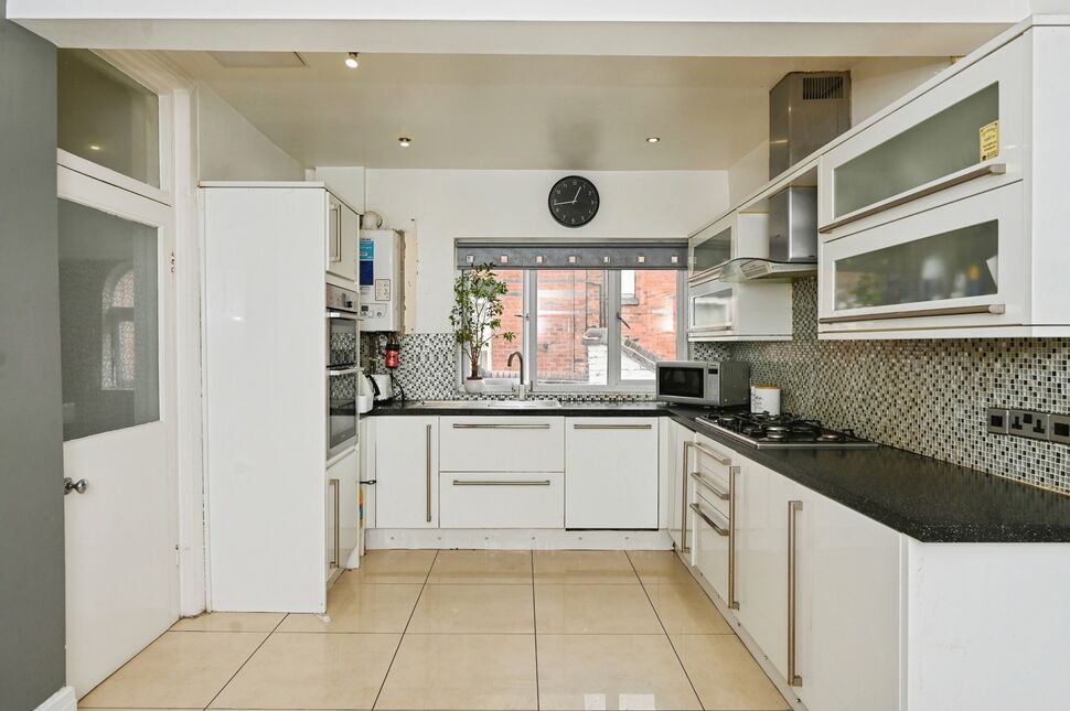Kitchen / Breakfast Area
