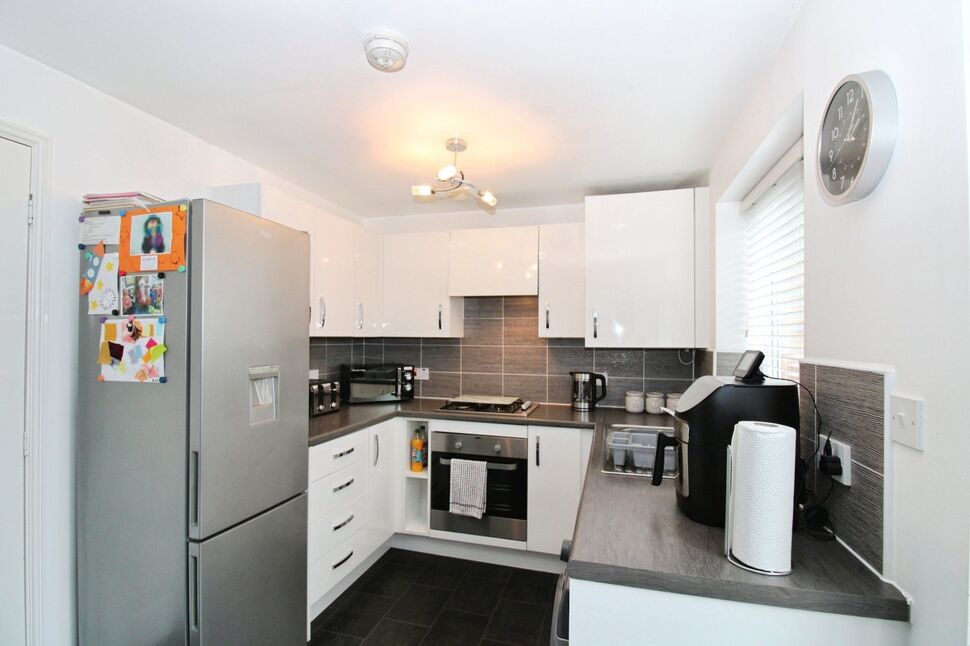 Kitchen / Dining Area