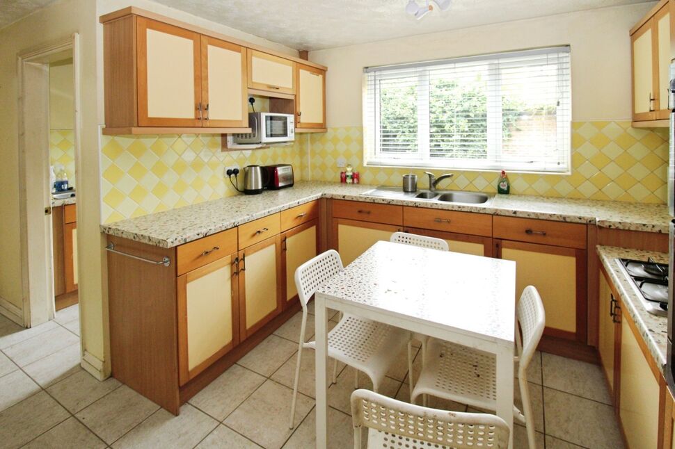 Kitchen / Breakfast Area