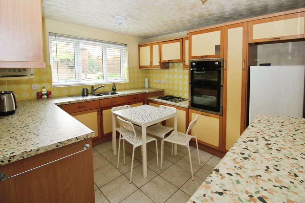 Kitchen / Breakfast Area