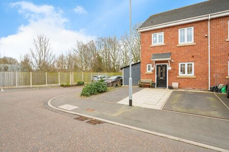 3 bedroom End Terrace House to rent