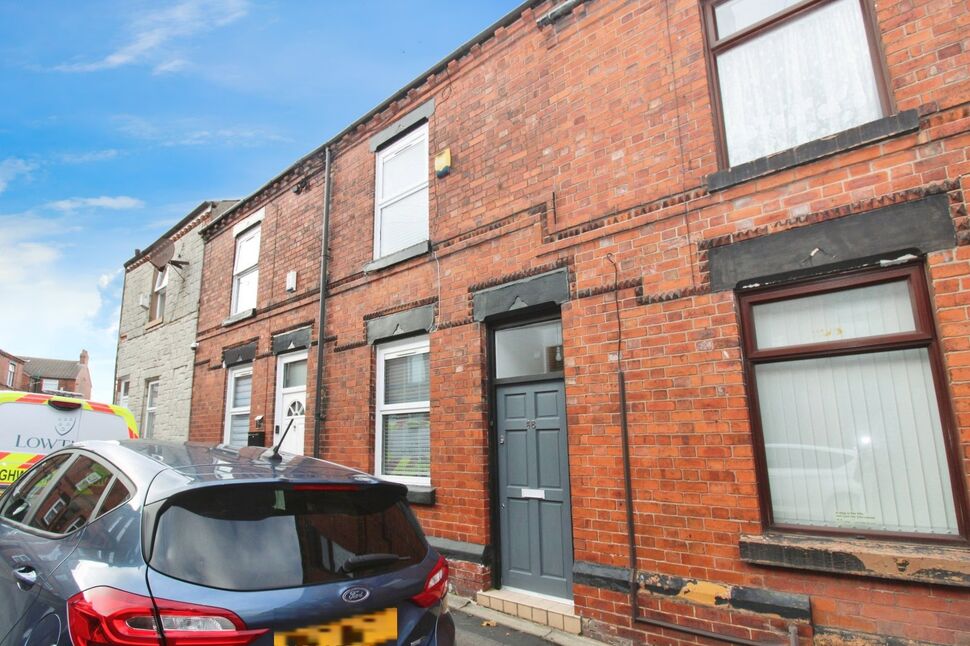 2 bedroom Mid Terrace House for sale