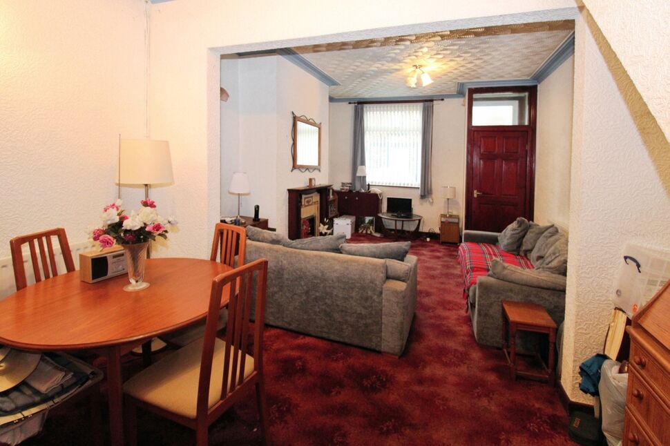 Lounge / Dining Area