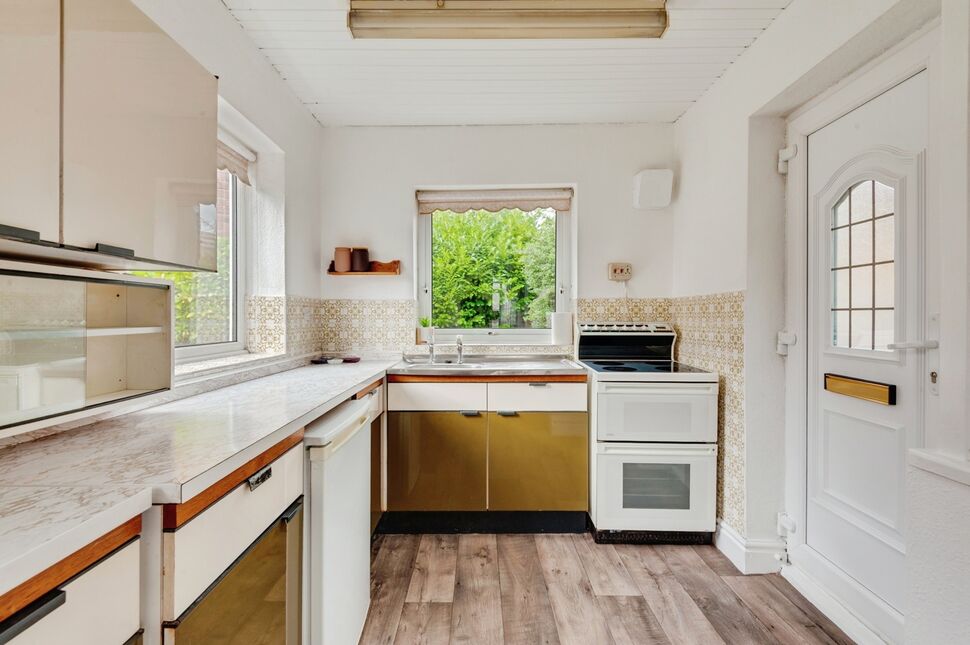 Kitchen / Breakfast Area