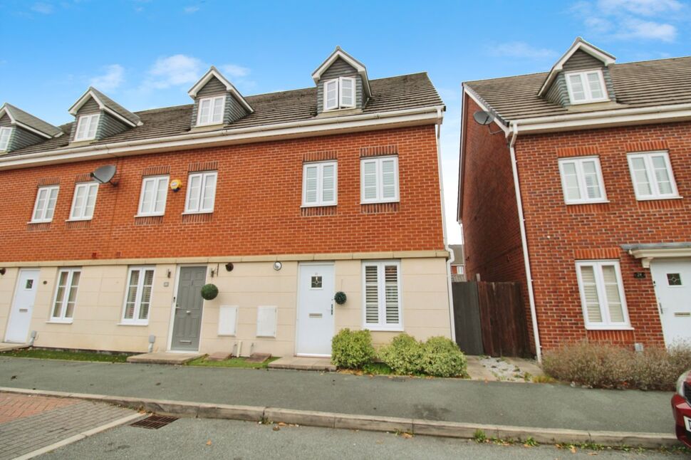 Main image of 4 bedroom End Terrace House for sale, Phoenix Place, Great Sankey, Cheshire, WA5