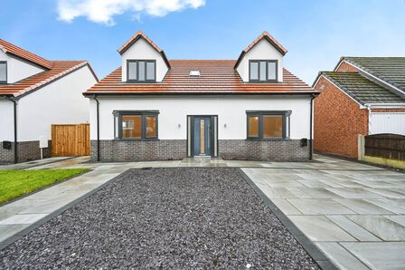 Moss Bank Road, 4 bedroom Detached House for sale, &pound;575,000