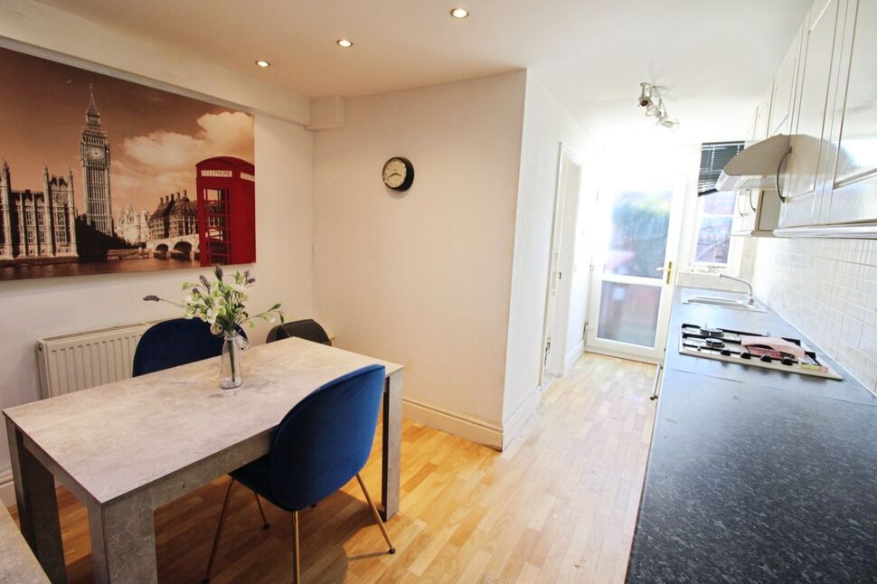 Kitchen / Breakfast Area