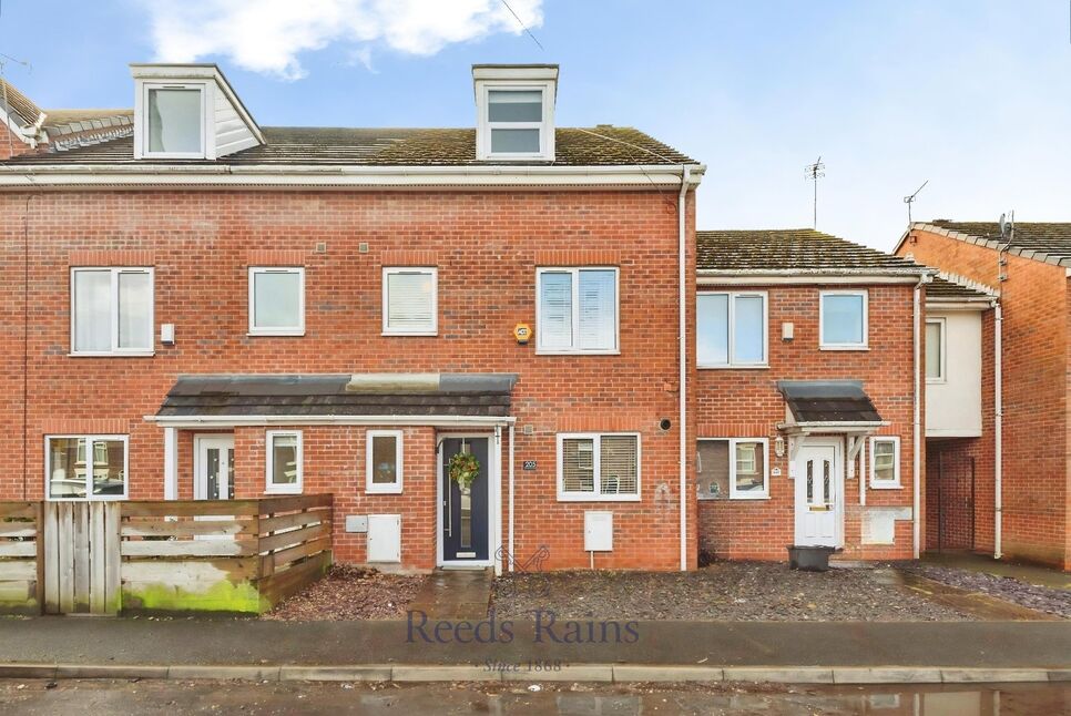 4 bedroom Mid Terrace House for sale