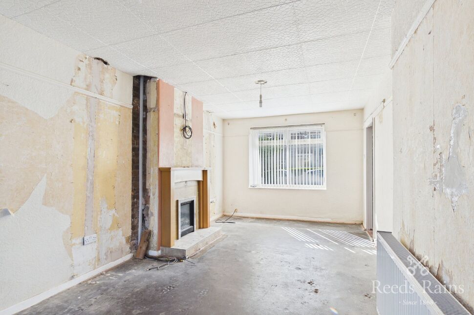 Lounge / Dining Area