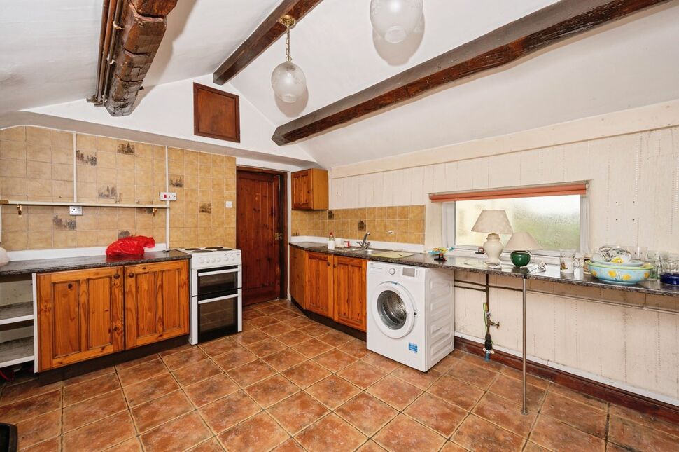 Kitchen / Dining Area