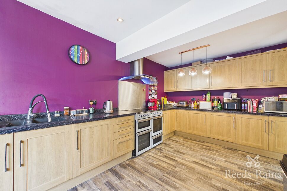 Kitchen / Dining Area