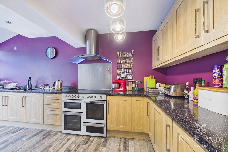 Kitchen / Dining Area