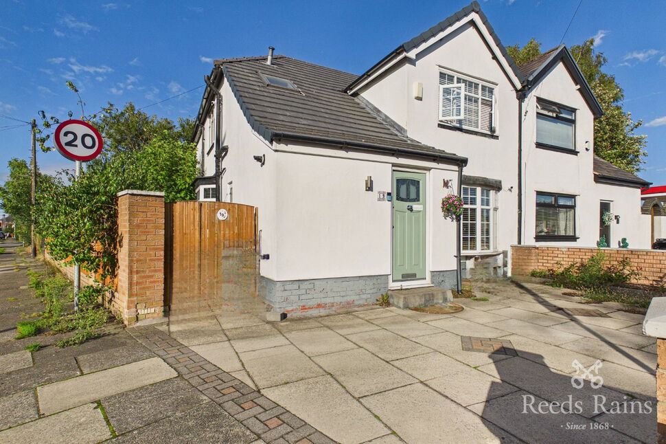 4 bedroom Semi Detached House for sale