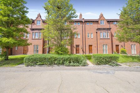 4 bedroom Mid Terrace House for sale