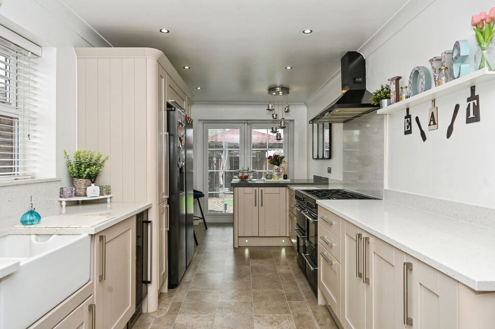 Kitchen / Breakfast Area