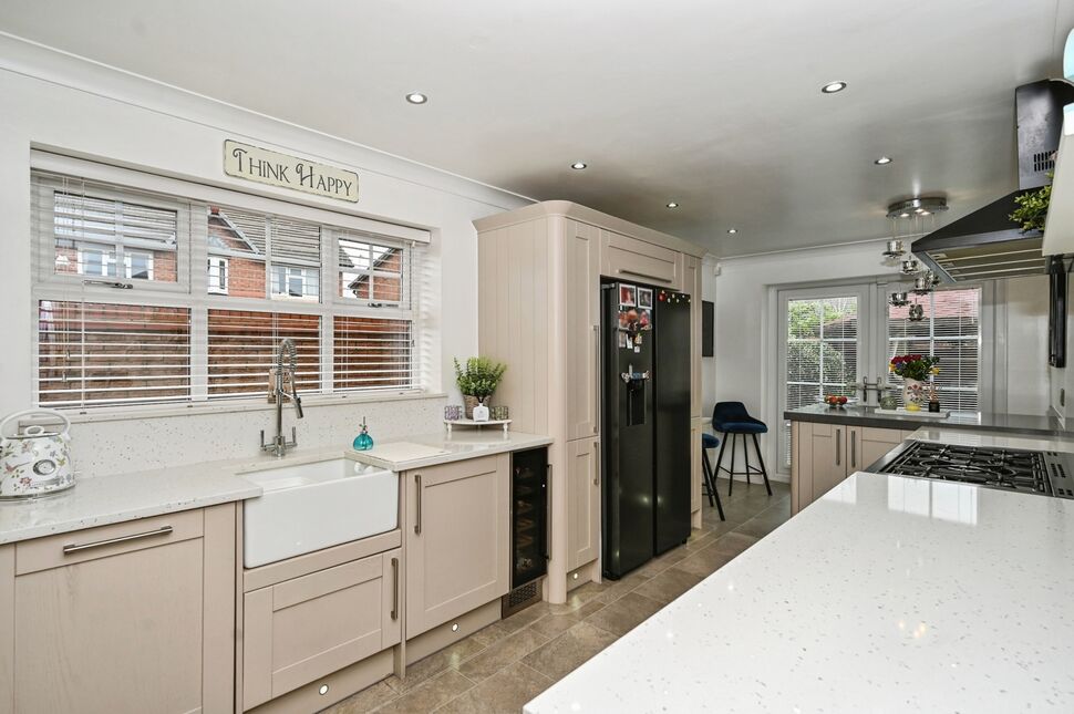 Kitchen / Breakfast Area