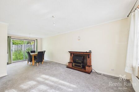 2 bedroom Mid Terrace House for sale