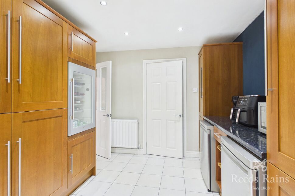 Kitchen / Dining Area