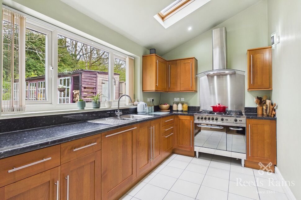 Kitchen / Dining Area