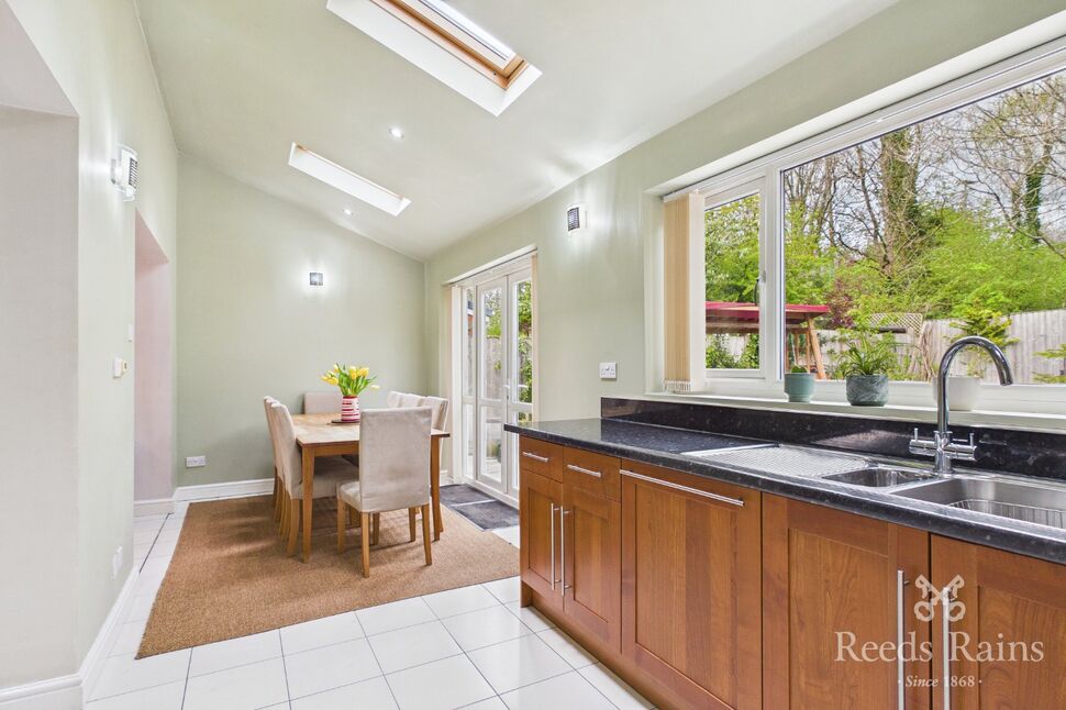 Kitchen / Dining Area