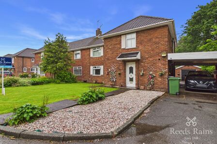 4 bedroom Semi Detached House for sale