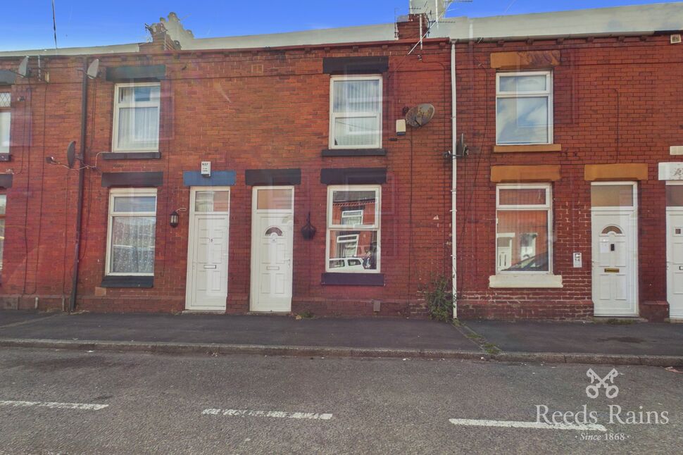 3 bedroom Mid Terrace House for sale