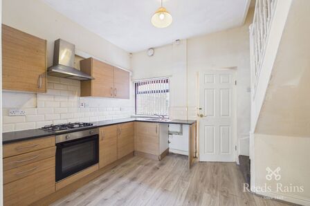 2 bedroom Mid Terrace House for sale