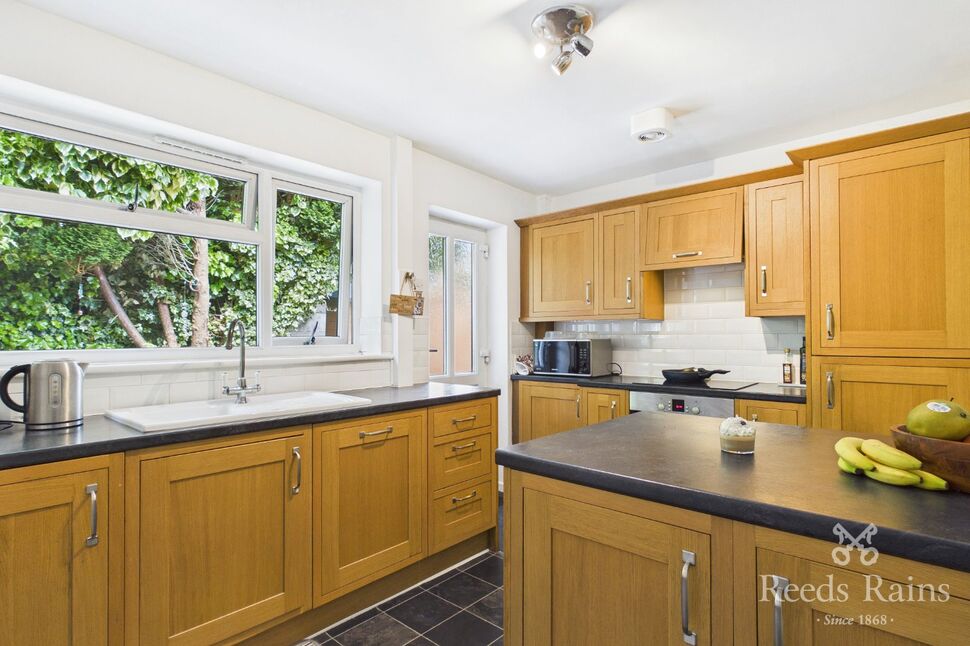 Kitchen / Breakfast Area