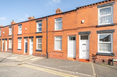 2 bedroom Mid Terrace House for sale