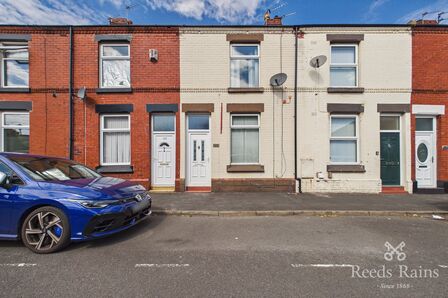 3 bedroom Mid Terrace House to rent