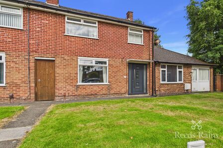 Brookhouse Grove, 3 bedroom Mid Terrace House for sale, &pound;180,000