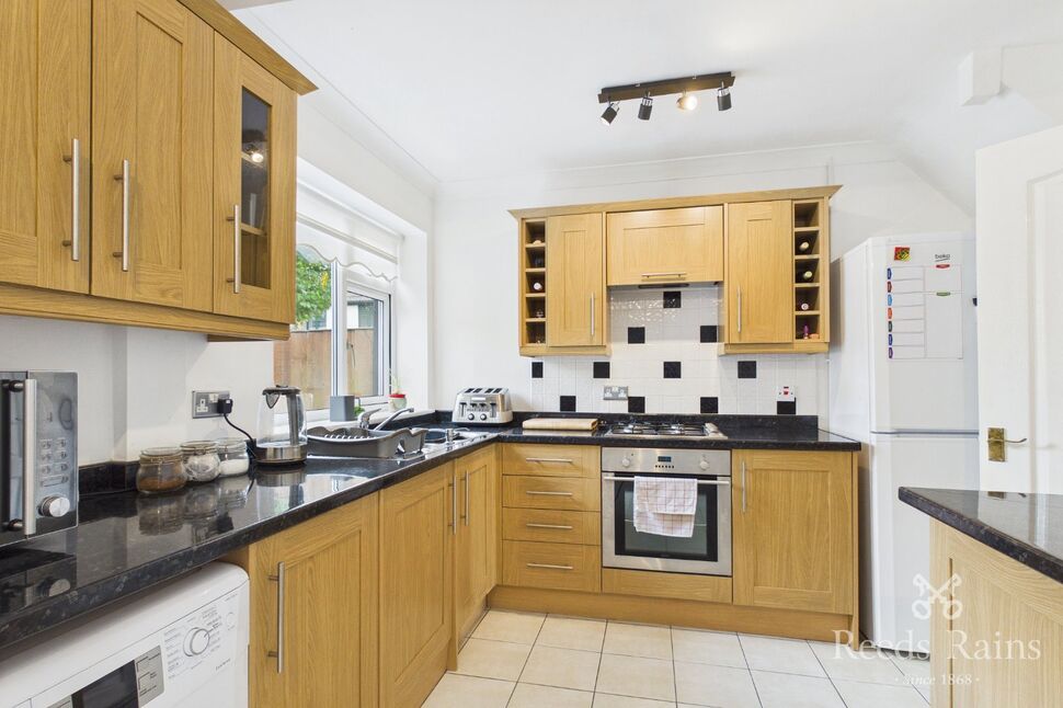 Kitchen / Dining Area