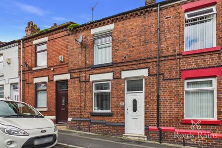 2 bedroom Mid Terrace House for sale