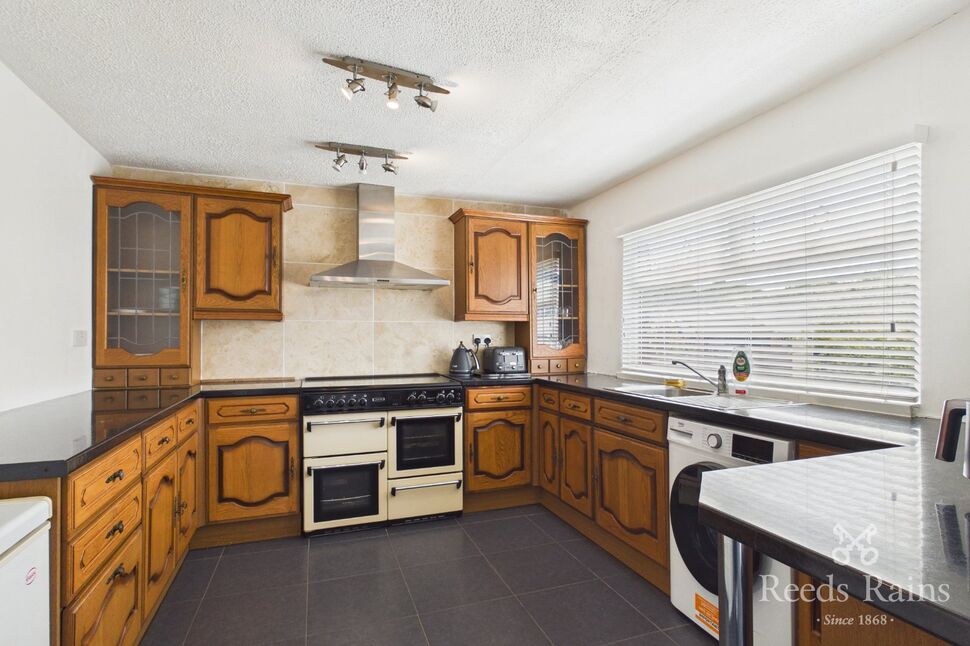 Kitchen / Breakfast Area