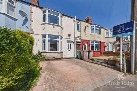 3 bedroom Mid Terrace House for sale