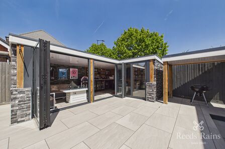 Collins Green Drive, 4 bedroom Detached House for sale, &pound;450,000